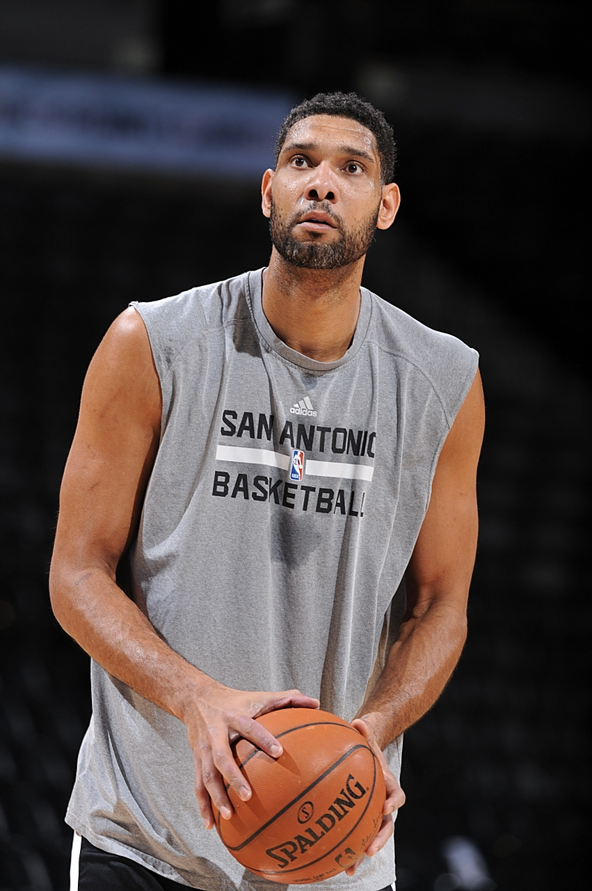 意外变阵！安东尼戴维斯坐镇五号位，解锁独行侠争胜关键优势（突发变阵！安东尼·戴维斯改打中锋，独行侠赢球关键优势被激活）