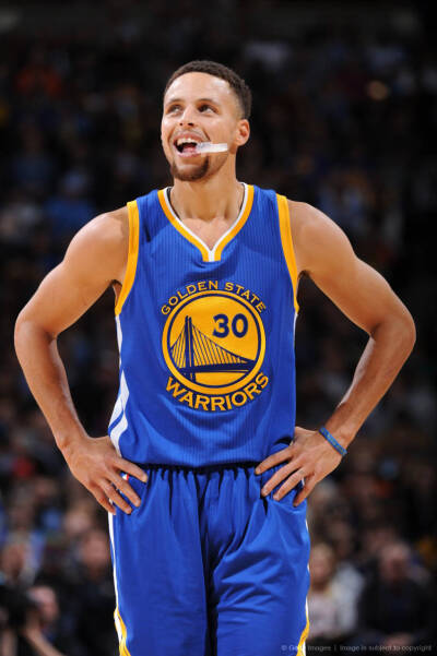 高效发挥！胡金秋20分钟9投8中轻取19分5篮板（效率爆表！胡金秋20分钟9投8中砍下19分5篮板）