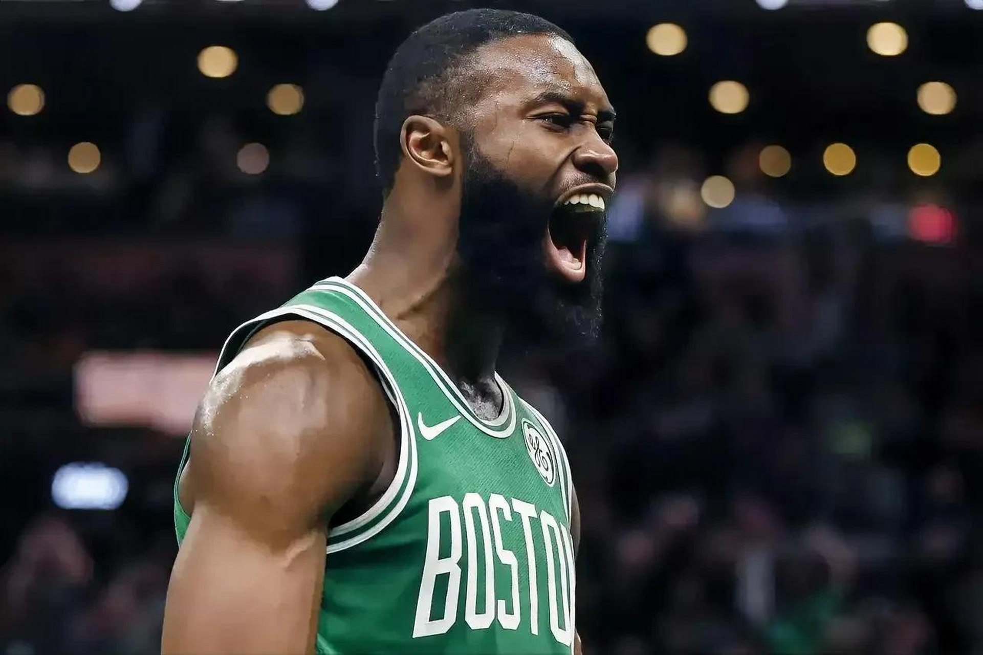 图片报：多特蒙德连伤两主力后卫，预计面临数周缺阵（图片报称，多特蒙德两名主力后卫先后受伤，预计将缺阵数周）