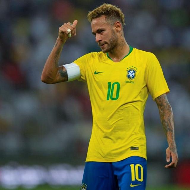 曼联的不稳定表现：马兹拉维的愤怒与反思（曼联起伏不定：马兹拉维的愤怒与自省）