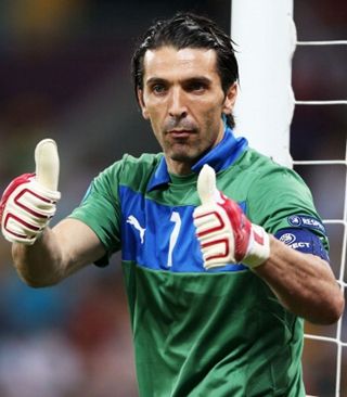 拉基蒂奇：无论哪队球迷都会喜欢魔笛；亚马尔要走自己的路（拉基蒂奇：魔笛赢得各队球迷喜爱；亚马尔该走自己的路）