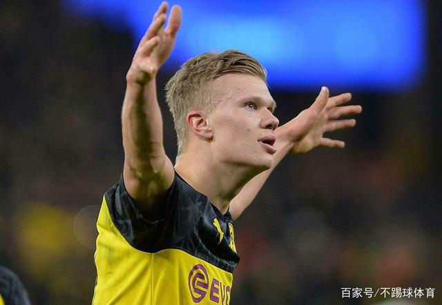 他是申花最被低估的球员，为俱乐部宁愿枯坐板凳，今年只出场一次（申花的隐形功臣，甘为球队坐冷板凳，本赛季仅登场一次）