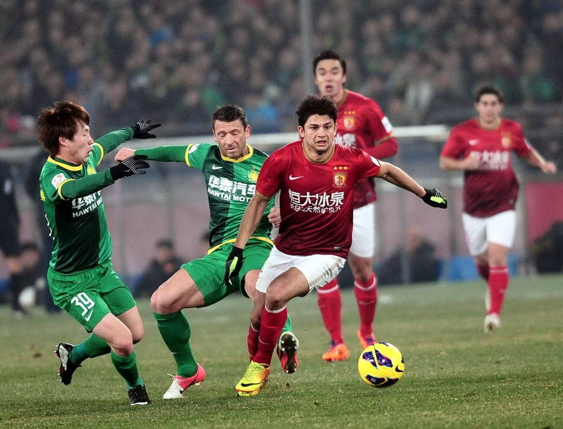 沃尔夫斯堡3-1柏林联合，马耶尔建功，阿穆拉破门（沃尔夫斯堡3-1击败柏林联合，马耶尔、阿穆拉先后破门）