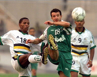 官方：利物浦传奇队明年3月将与多特传奇队踢慈善赛（官宣：利物浦与多特传奇队将于明年3月进行慈善赛）