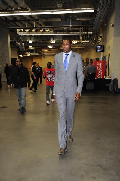 中国男子冰壶队在冬奥会资格赛中连胜两场，即将迎战新西兰和韩国，展现强大实力，期待继续拼搏。（中国男子冰壶队冬奥资格赛两连胜，强势迎战新西兰与韩国，继续冲击佳绩）